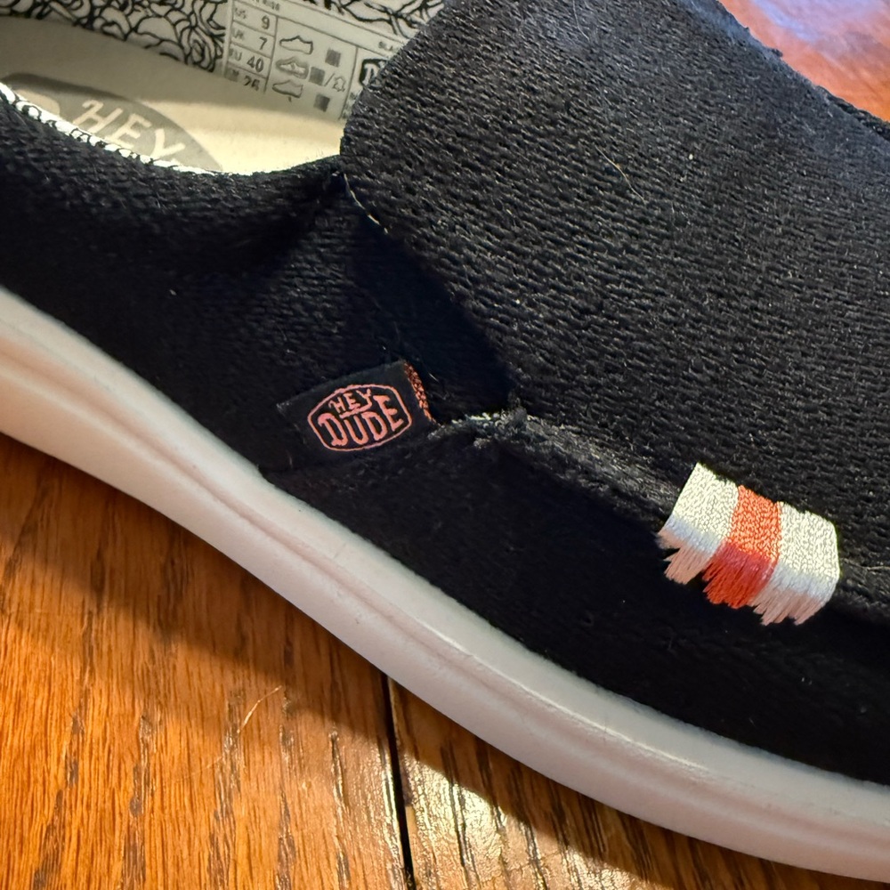 Hey Dude Misty Rise Black and White Women’s Slip-On Shoes size 9. - Picture 8 of 9